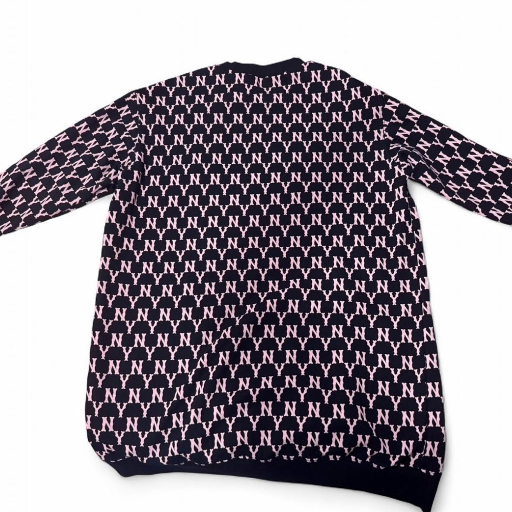 Stylish NY Patterned Women's Crewneck Sweater - Black and Pink - Picture 2 of 2